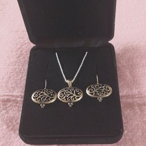 925 Sterling Silver pendant and Necklace with matching earrings set
